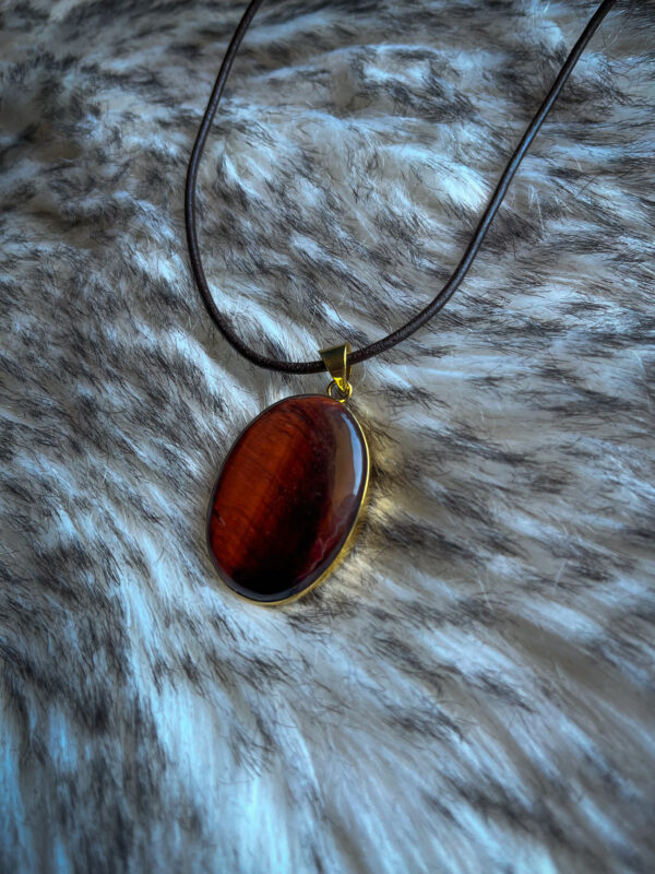 Ojo de tigre rojo